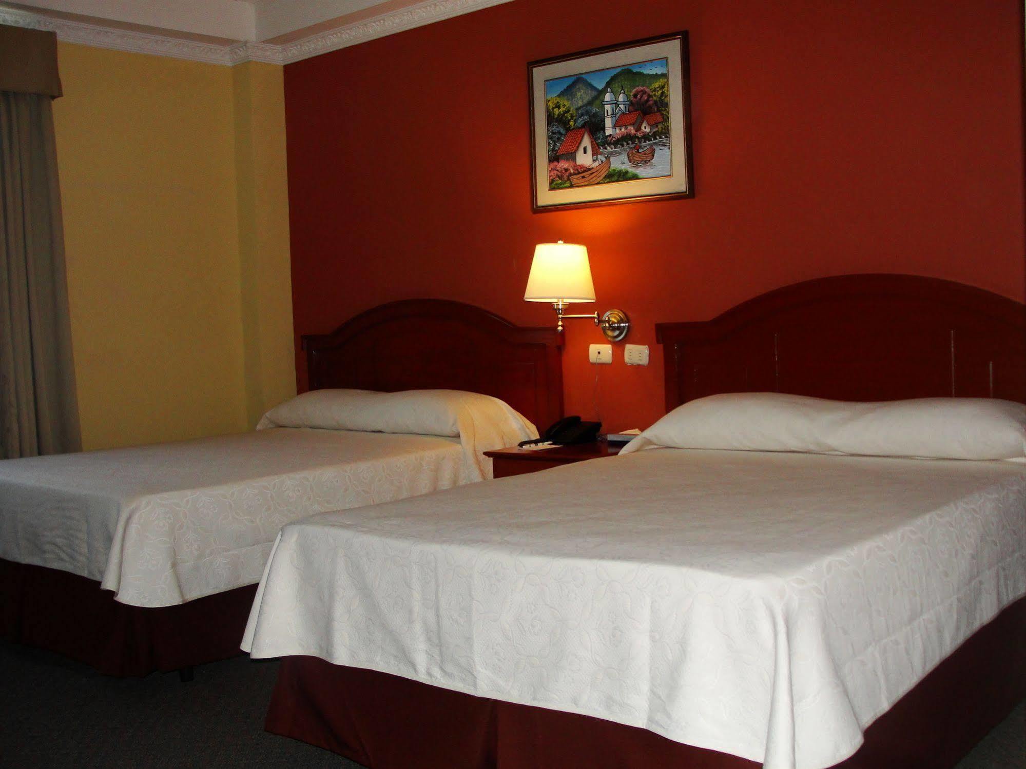 Hotel Sevilla Usulutan Esterno foto